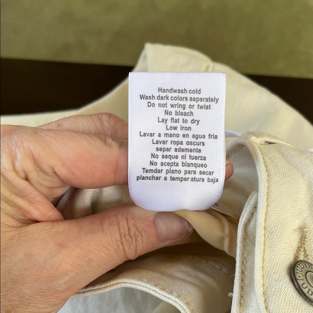 Judy Blue Women's Off-White Jean Shorts NWT - Picture 7 of 9